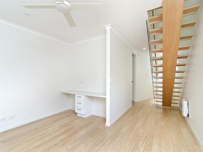 2/161 Golden Four Drive, Bilinga QLD 4225