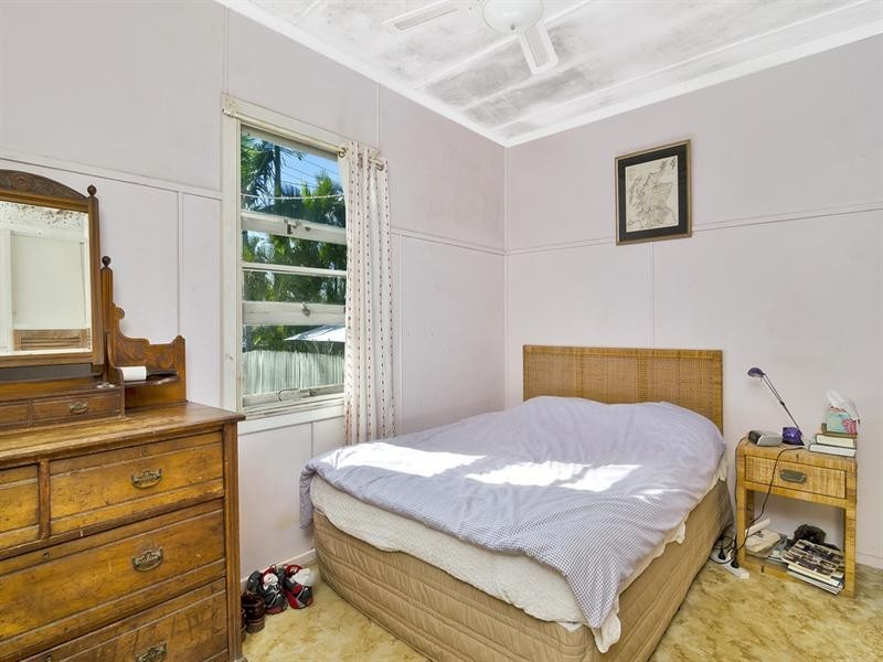18 Chaffey Street, Tugun QLD 4224