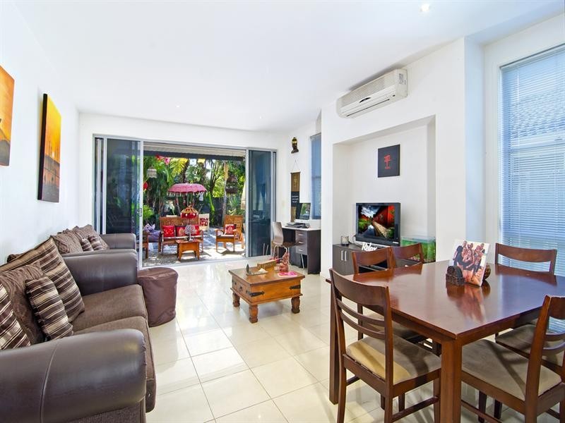 2/24 Sarawak Avenue, Palm Beach QLD 4221