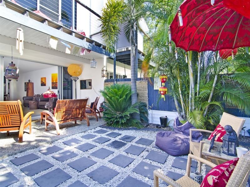 2/24 Sarawak Avenue, Palm Beach QLD 4221
