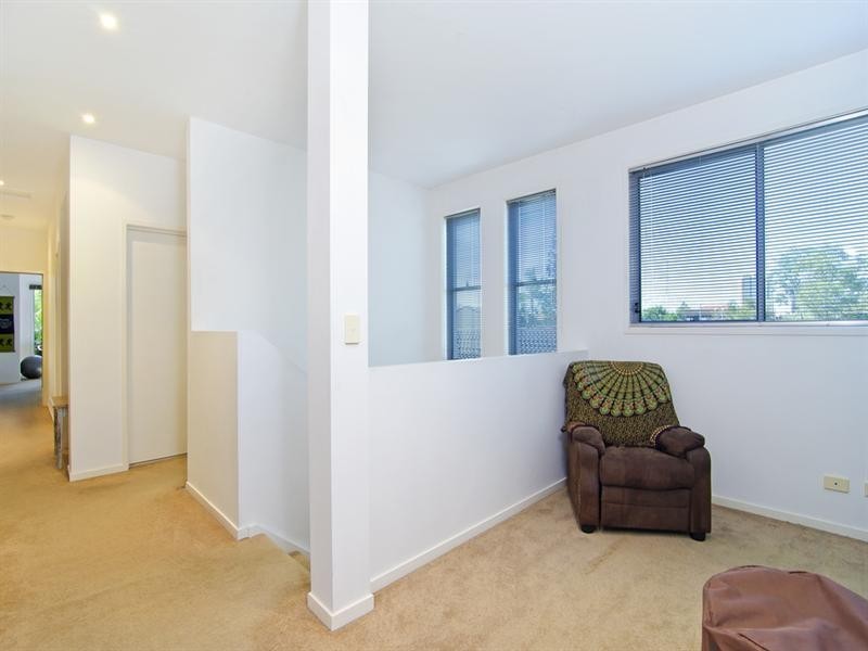2/24 Sarawak Avenue, Palm Beach QLD 4221