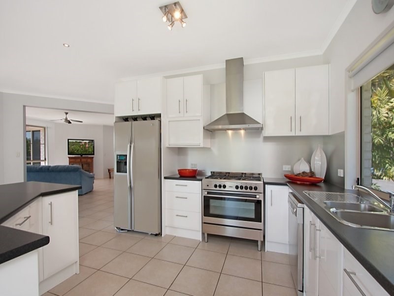 12 Des Quinlan Crescent, Tallebudgera Valley QLD 4228