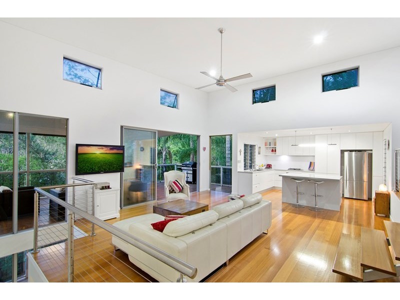 15 Bindoon Close, Elanora QLD 4221