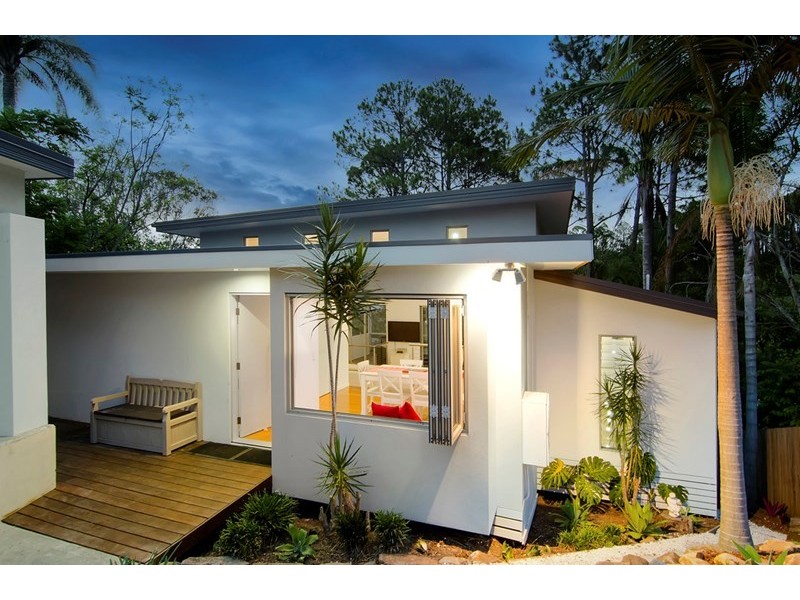 15 Bindoon Close, Elanora QLD 4221