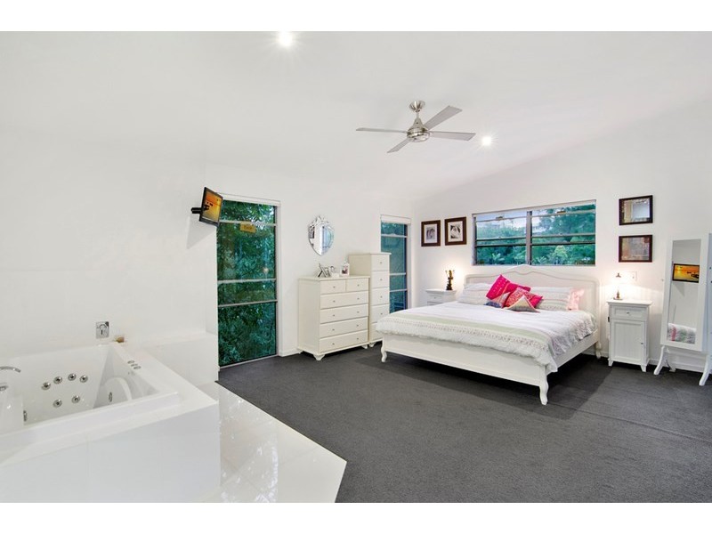 15 Bindoon Close, Elanora QLD 4221