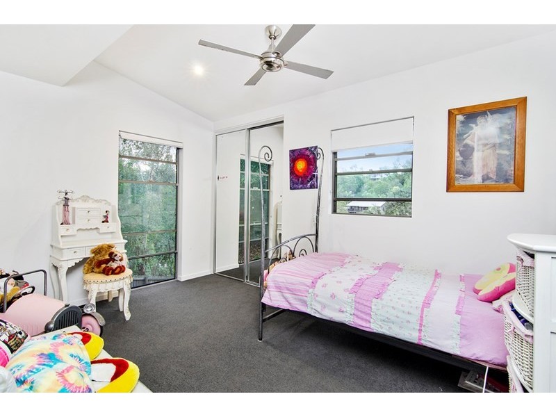 15 Bindoon Close, Elanora QLD 4221