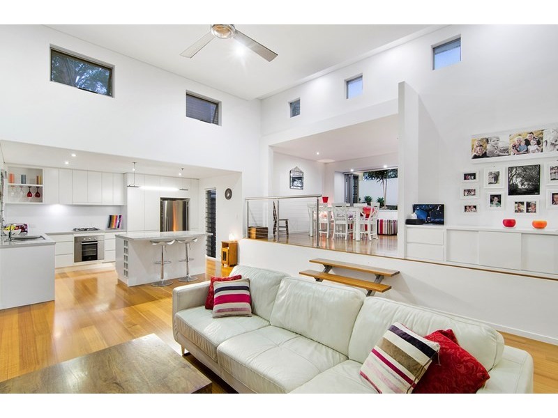 15 Bindoon Close, Elanora QLD 4221
