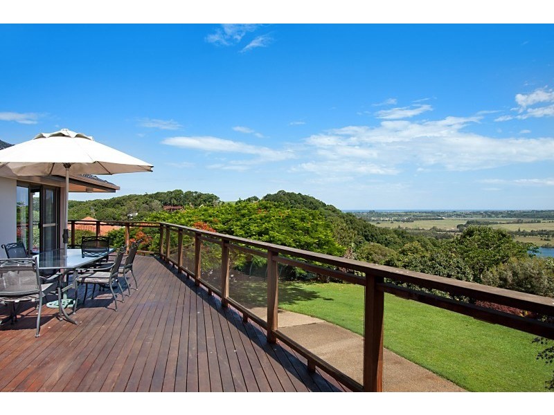 17 The Parapet, Banora Point NSW 2486