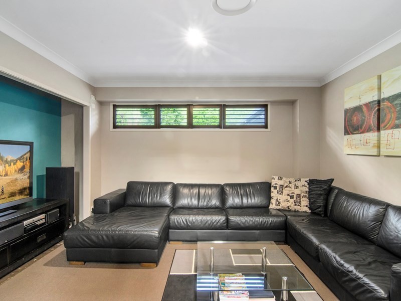 9 Meadow Court, Maudsland QLD 4210