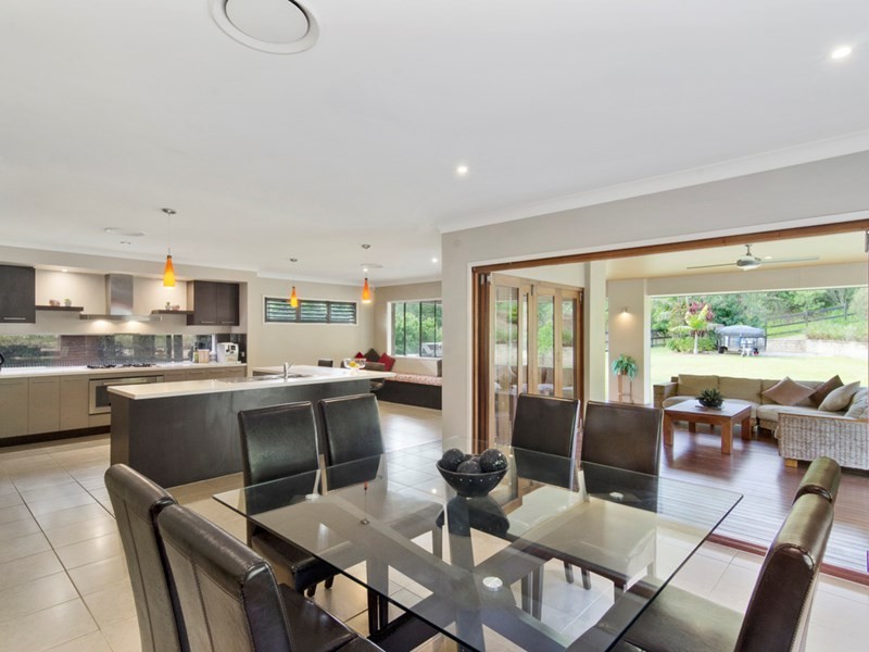 9 Meadow Court, Maudsland QLD 4210