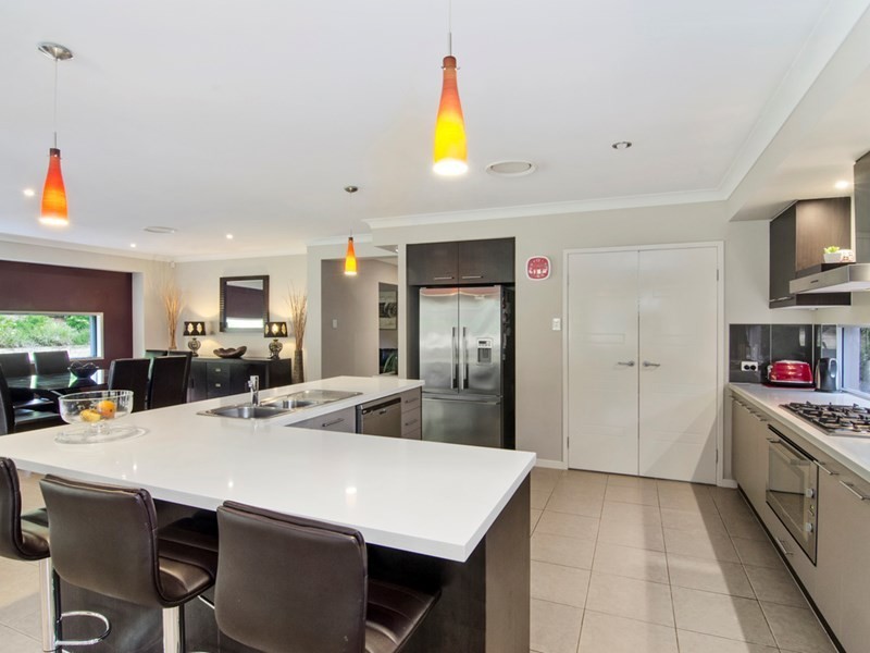 9 Meadow Court, Maudsland QLD 4210