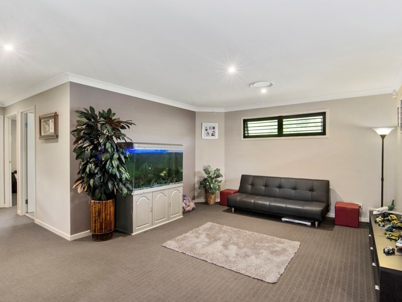 9 Meadow Court, Maudsland QLD 4210