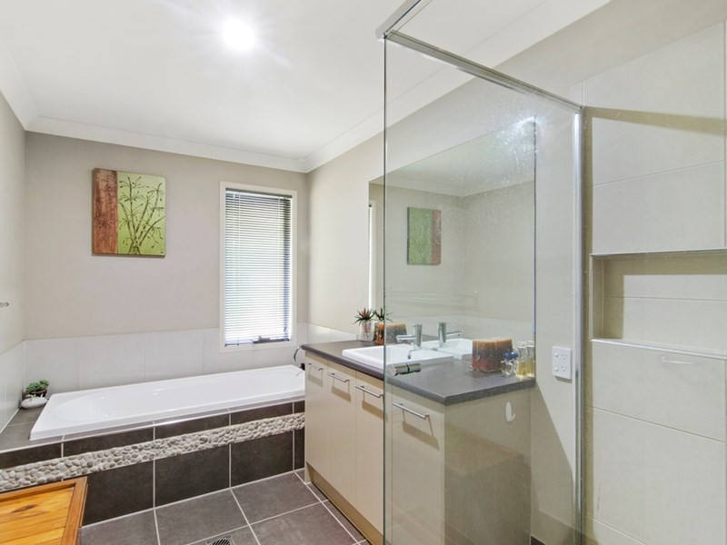 9 Meadow Court, Maudsland QLD 4210