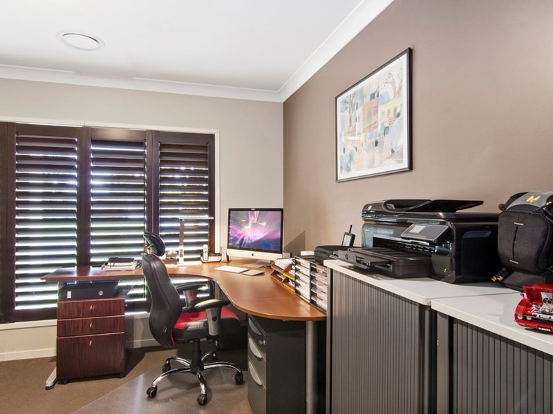 9 Meadow Court, Maudsland QLD 4210