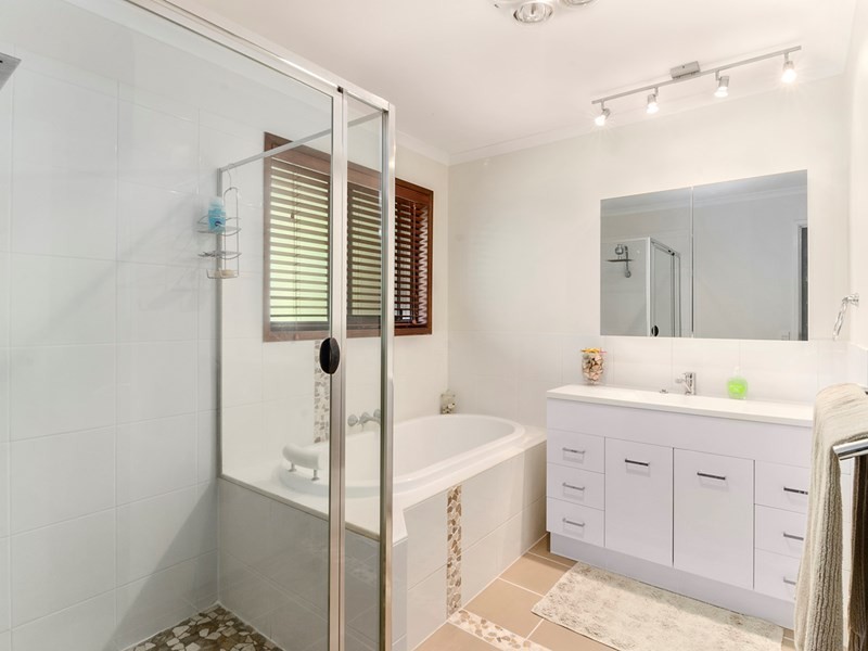 183 Simpsons Road, Elanora QLD 4221