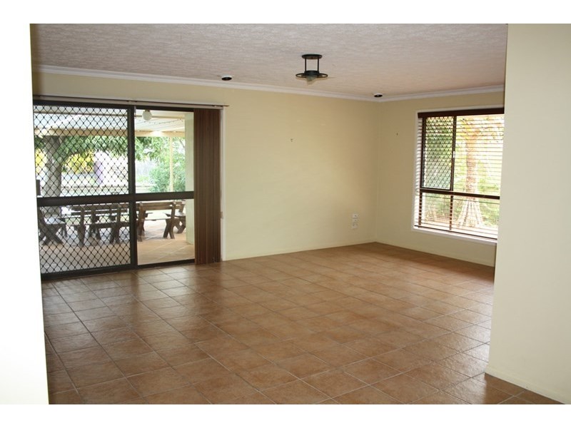 86 Tallebudgera Drive, Palm Beach QLD 4221