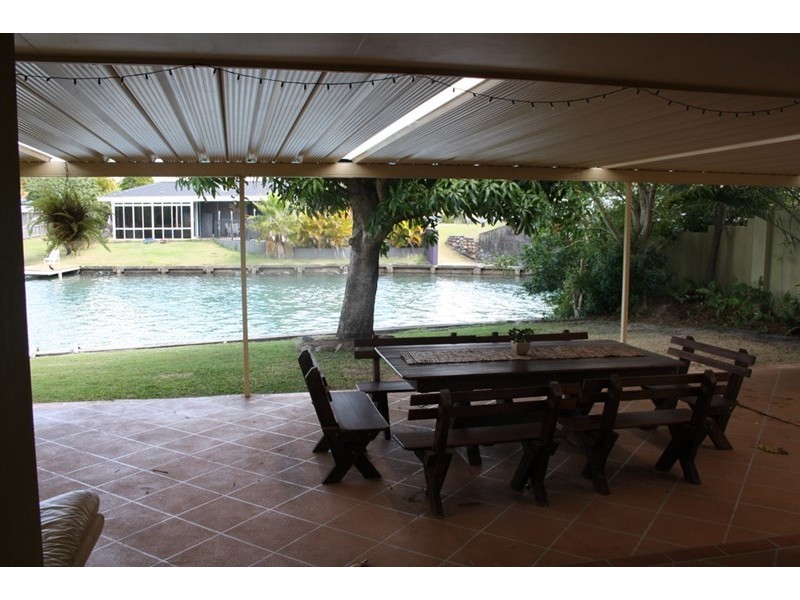 86 Tallebudgera Drive, Palm Beach QLD 4221