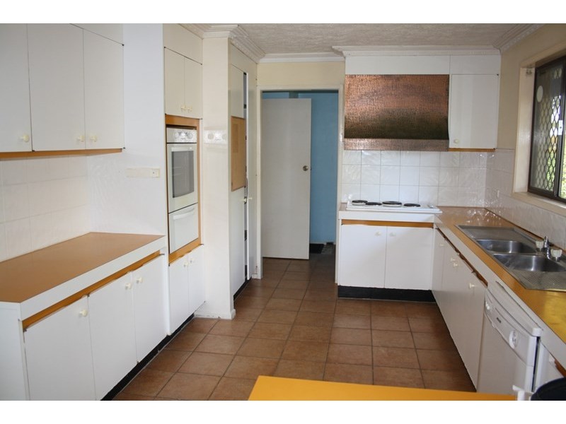 86 Tallebudgera Drive, Palm Beach QLD 4221