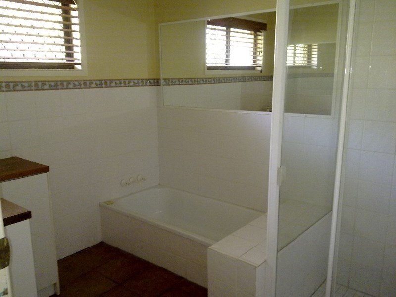 86 Tallebudgera Drive, Palm Beach QLD 4221