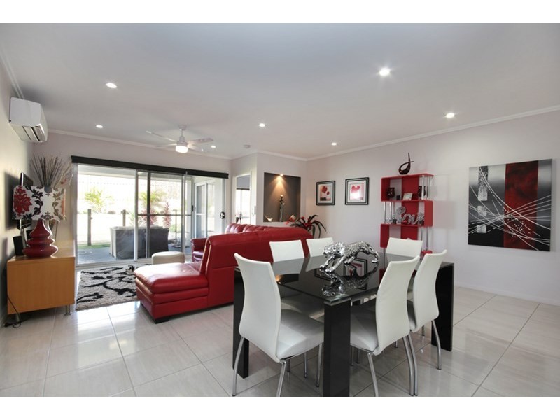 10 Sunbird Court, Elanora QLD 4221