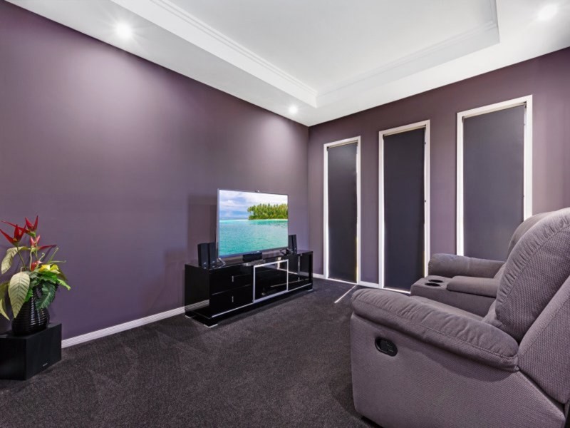 10 Sunbird Court, Elanora QLD 4221