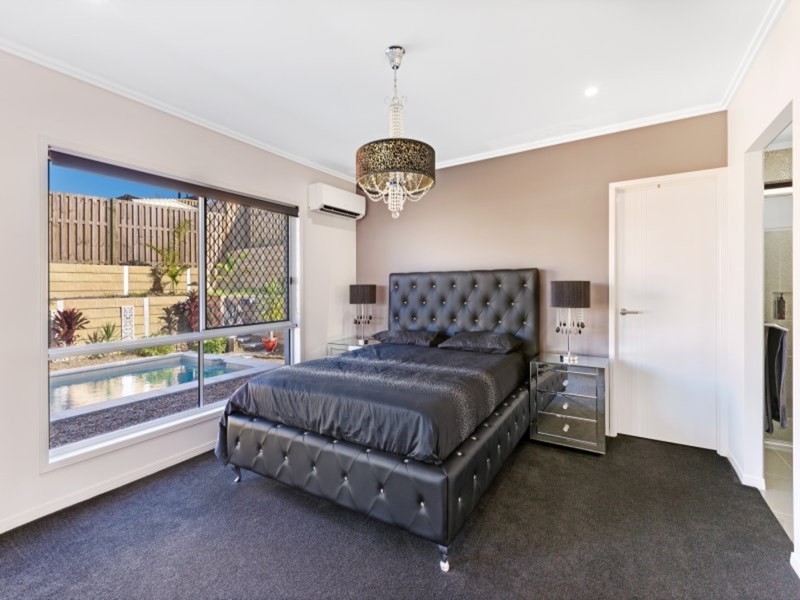 10 Sunbird Court, Elanora QLD 4221