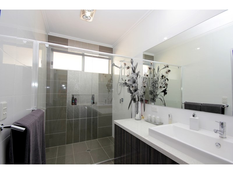 10 Sunbird Court, Elanora QLD 4221