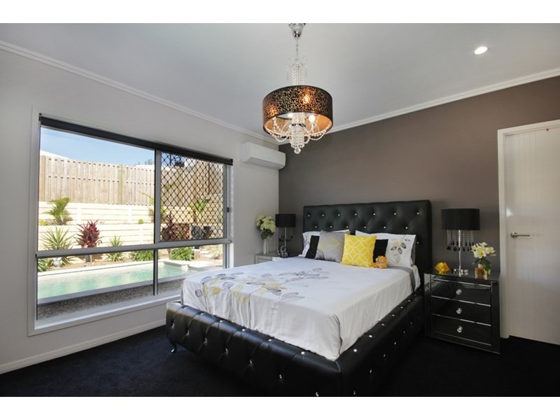 10 Sunbird Court, Elanora QLD 4221