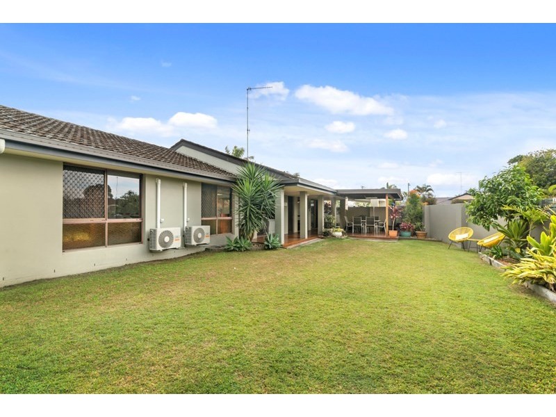 16 Colvillea Court, Palm Beach QLD 4221