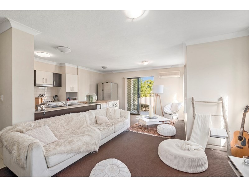 1/111-113 Golden Four Drive, Bilinga QLD 4225