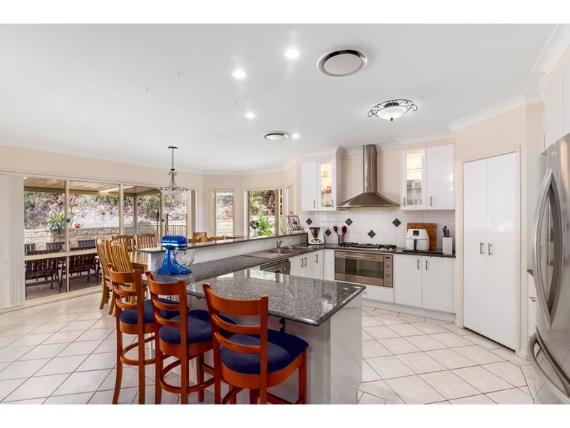 28 Laurina Court, Elanora QLD 4221