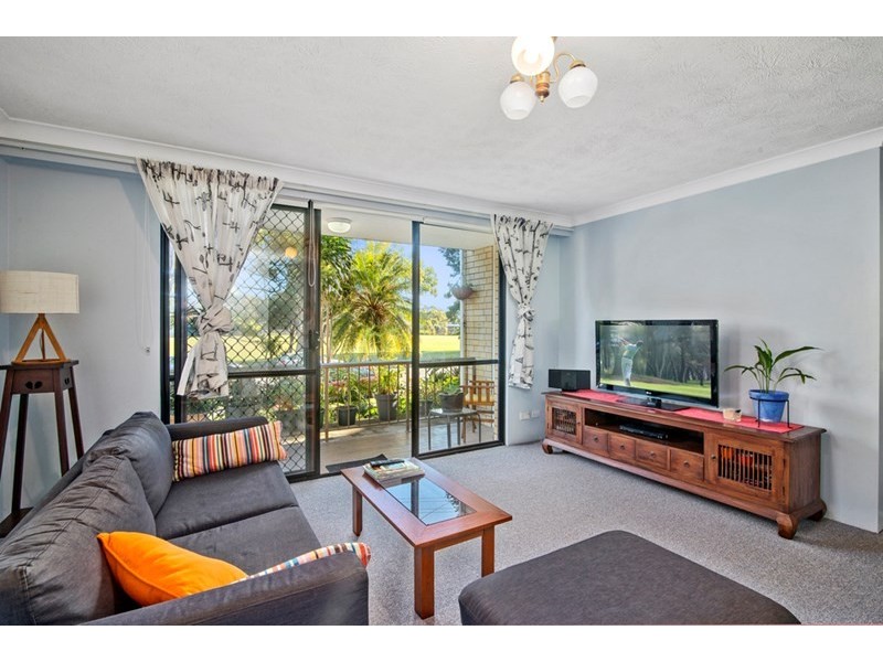 2/6 Brooke Avenue, Palm Beach QLD 4221