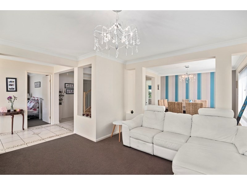 100 Silver Glade Drive, Elanora QLD 4221