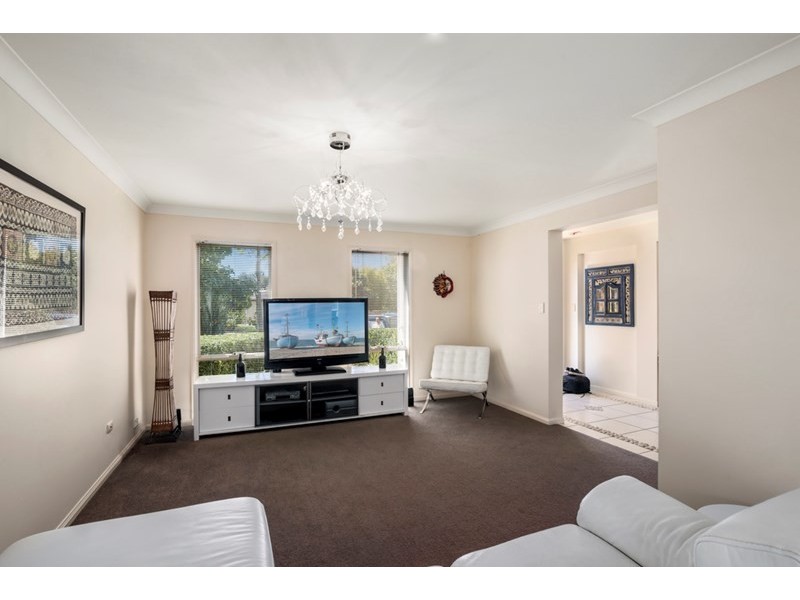 100 Silver Glade Drive, Elanora QLD 4221