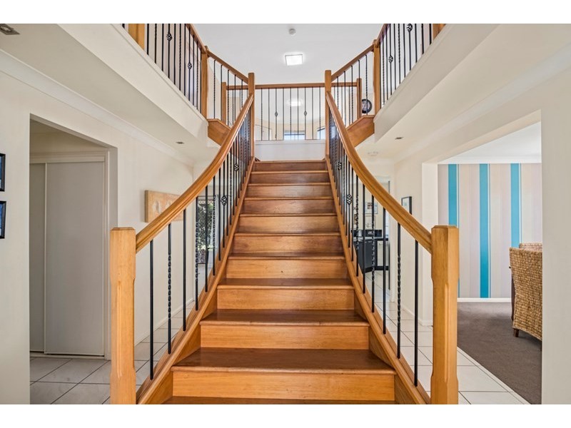 100 Silver Glade Drive, Elanora QLD 4221