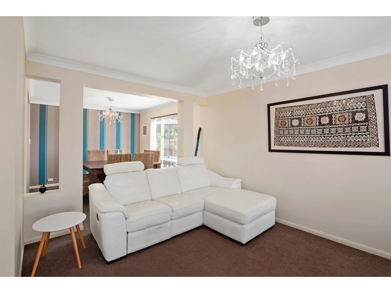 100 Silver Glade Drive, Elanora QLD 4221