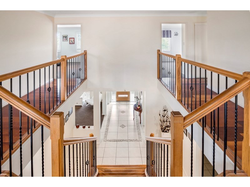 100 Silver Glade Drive, Elanora QLD 4221