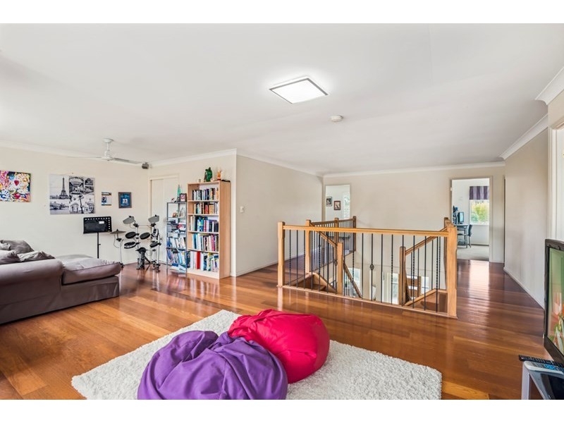 100 Silver Glade Drive, Elanora QLD 4221