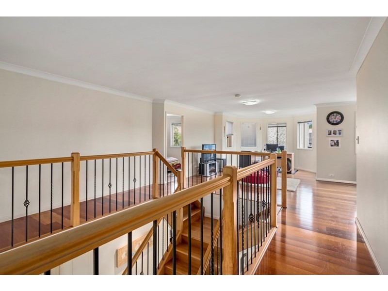 100 Silver Glade Drive, Elanora QLD 4221