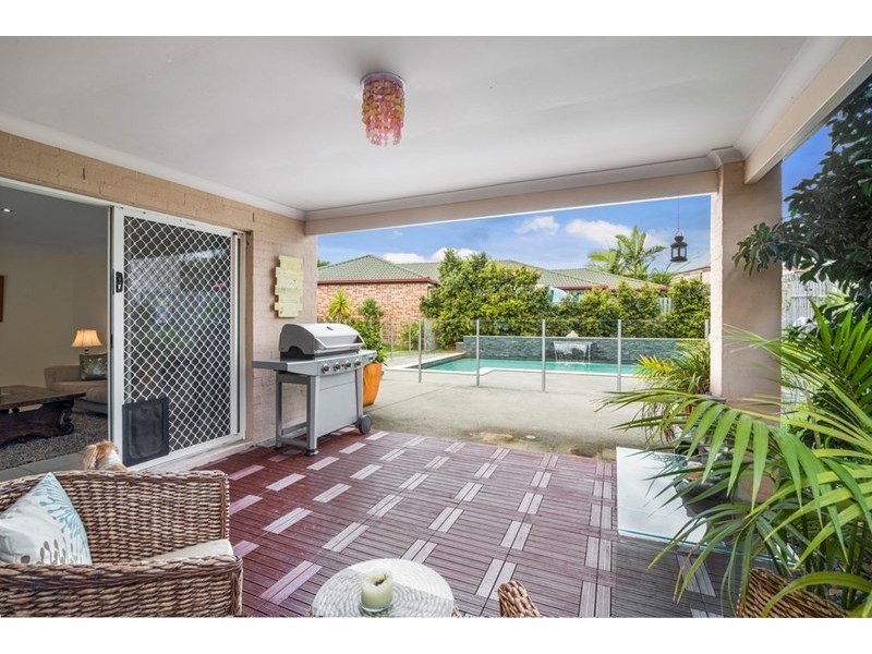 100 Silver Glade Drive, Elanora QLD 4221