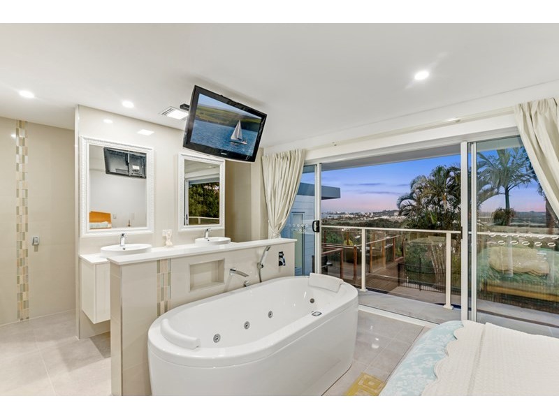 16 Bob Barnard Drive, Tugun QLD 4224