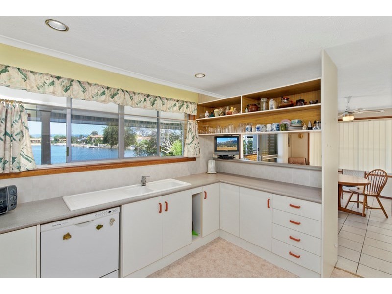 10 Oriana Drive, Mermaid Waters QLD 4218