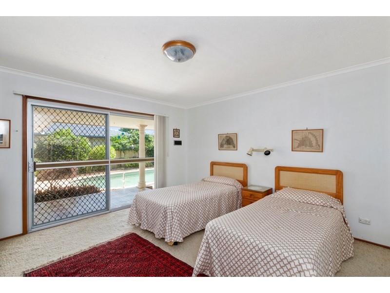 10 Oriana Drive, Mermaid Waters QLD 4218