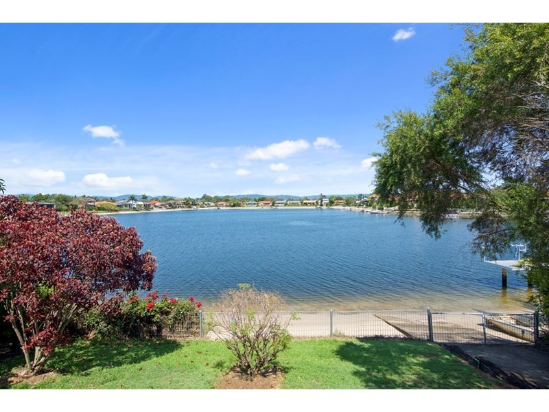 10 Oriana Drive, Mermaid Waters QLD 4218