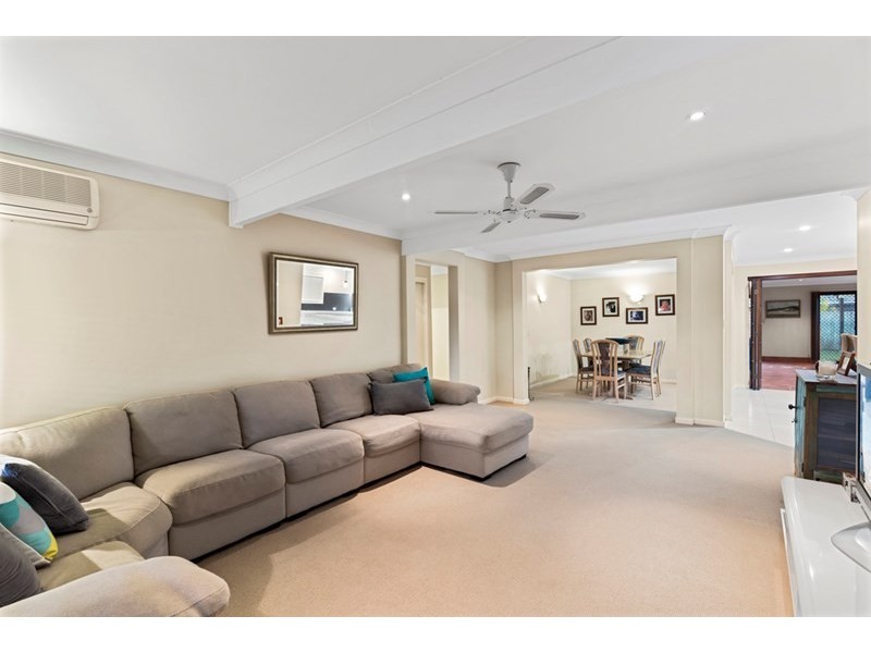 9 Matipo Place, Palm Beach QLD 4221