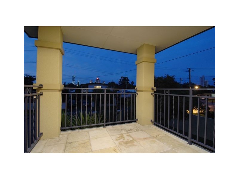 Broadbeach Waters QLD 4218