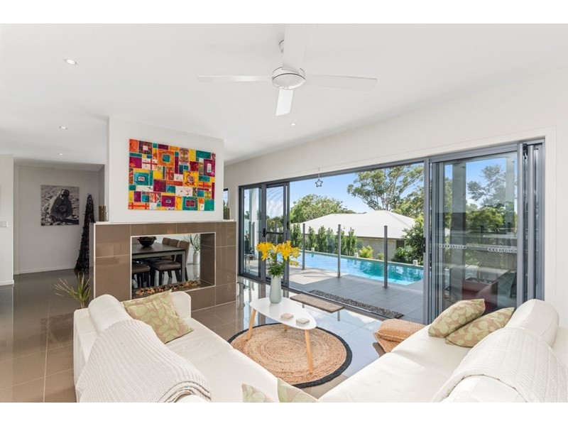 16 Westminster Boulevard, Elanora QLD 4221