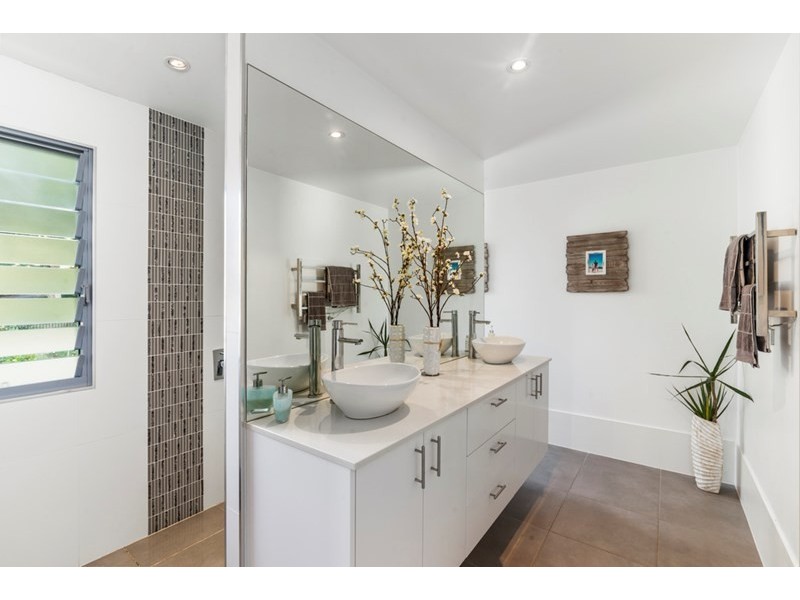 16 Westminster Boulevard, Elanora QLD 4221