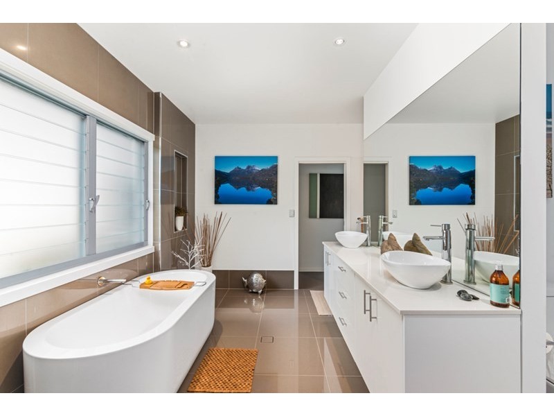 16 Westminster Boulevard, Elanora QLD 4221