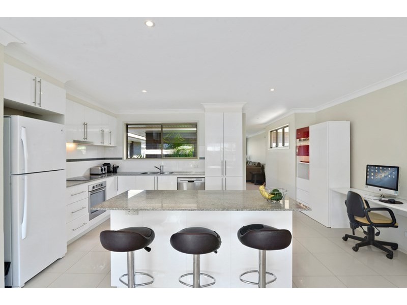 19 Walnut Street, Elanora QLD 4221